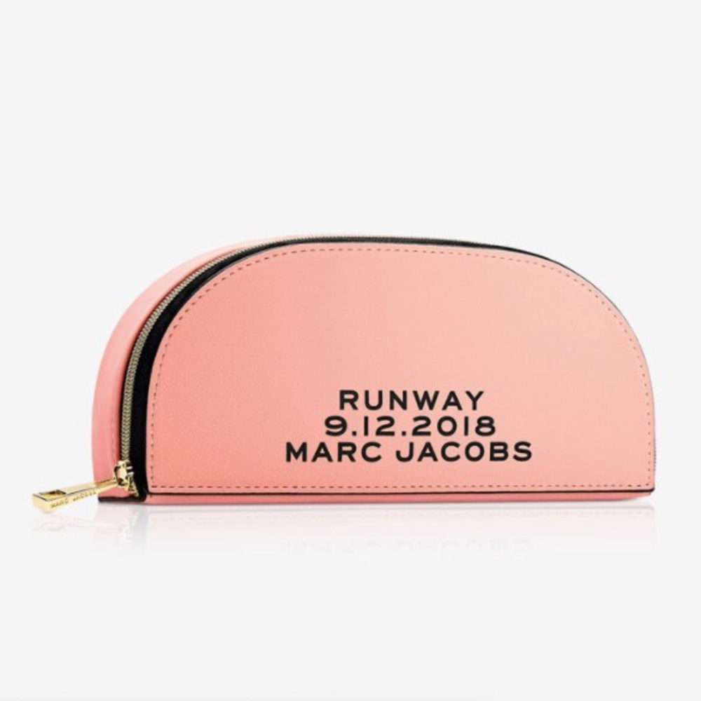 MARC JACOBS-HIGH ON PRETTY SPRING 19 fashion show